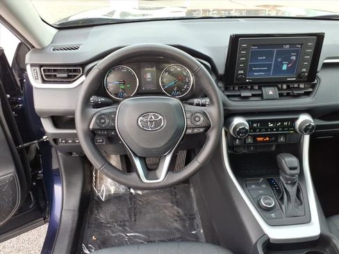 Used 2021 Toyota RAV4 XLE image 11