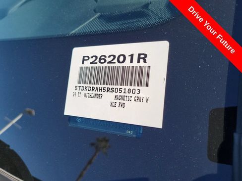 Used 2024 Toyota Highlander XLE FWD image 33