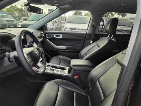Used 2023 Ford Explorer XLT w/ Equipment Group 202A image 18