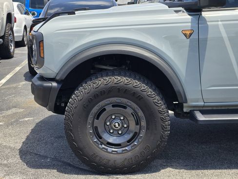 Certified 2023 Ford Bronco Badlands w/ Sasquatch Package AWD/4WD image 9