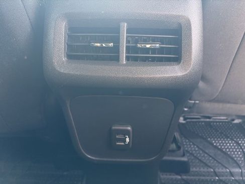 Used 2020 Chevrolet Equinox LT image 25