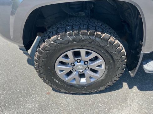Used 2017 Toyota Tacoma SR5 RWD image 17
