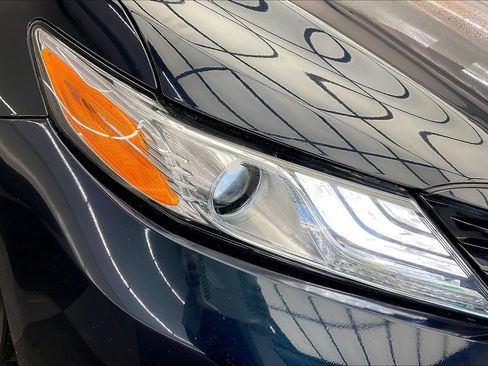 Used 2018 Toyota Camry XLE image 28