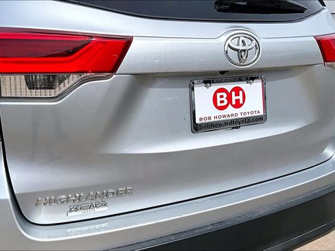 Used 2019 Toyota Highlander LE image 28
