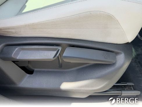Used 2018 Volkswagen Tiguan SEL FWD image 16