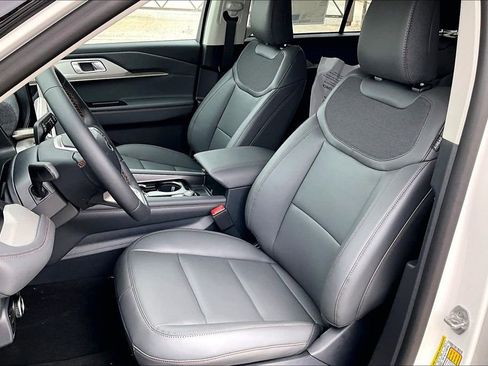 New 2026 Ford Explorer Active image 9