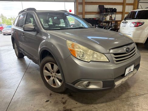 Used 2011 Subaru Outback 2.5i Limited w/ PWR Moonroof Pkg AWD/4WD image 6