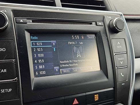 Used 2017 Toyota Camry SE image 22