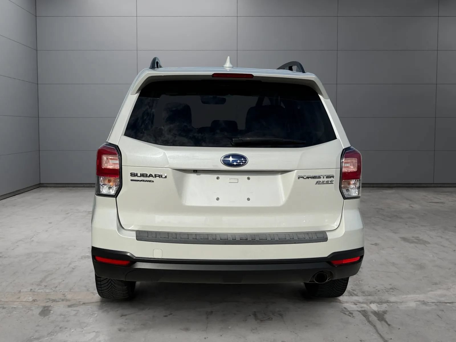 Used 2017 Subaru Forester 2.5i Touring AWD/4WD image 11