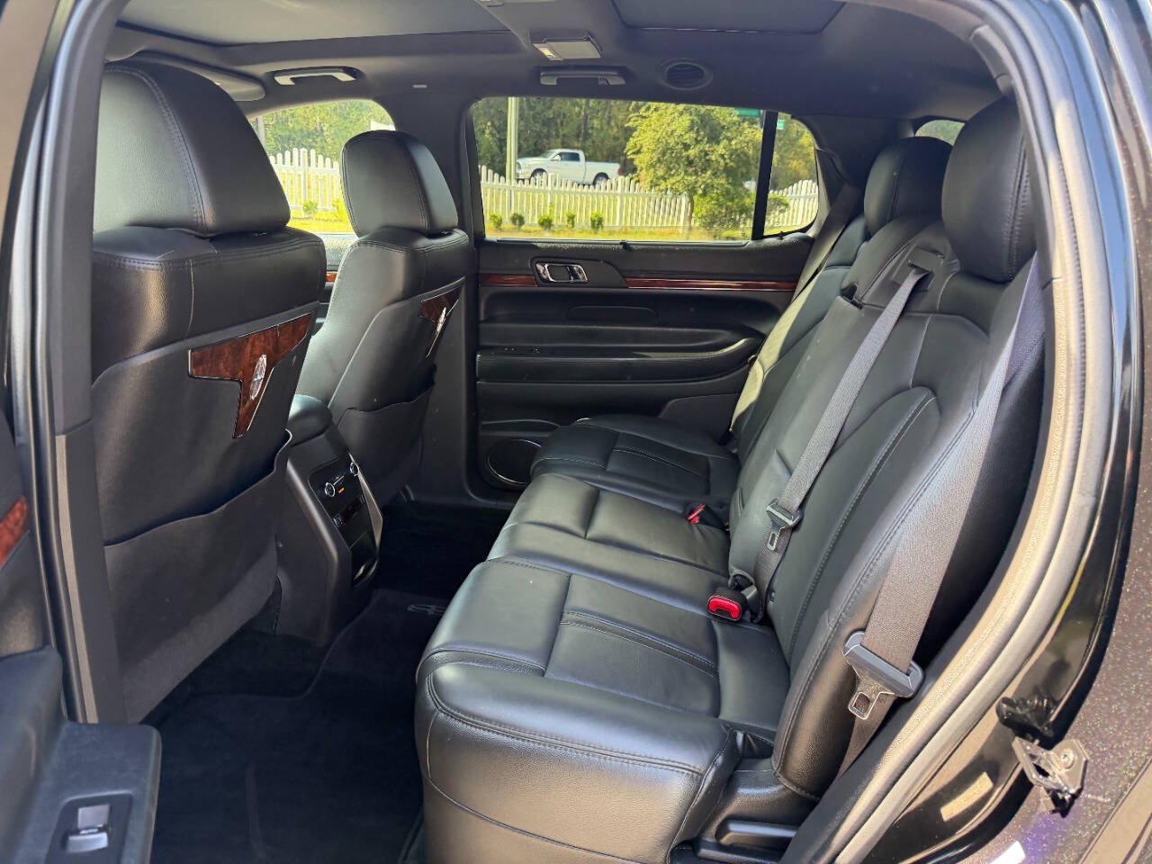 Used 2015 Lincoln MKT AWD image 12
