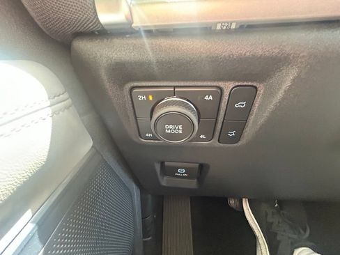 Used 2025 Ford Expedition Active AWD/4WD image 22