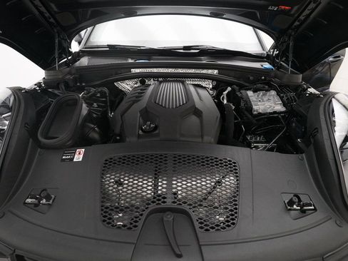 Certified 2026 Porsche Macan image 34