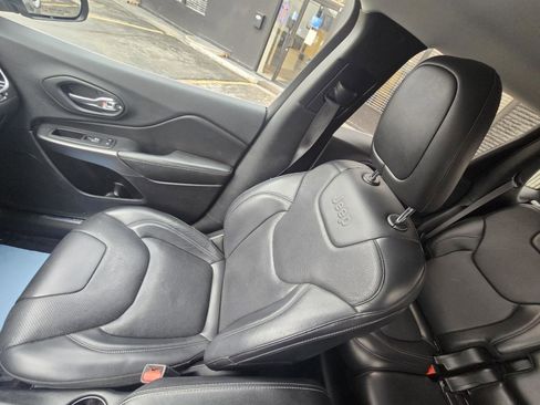 Used 2019 Jeep Cherokee Limited w/ Luxury Group image 38