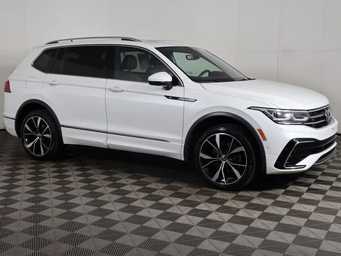 Used 2023 Volkswagen Tiguan SEL R-Line AWD/4WD image 16