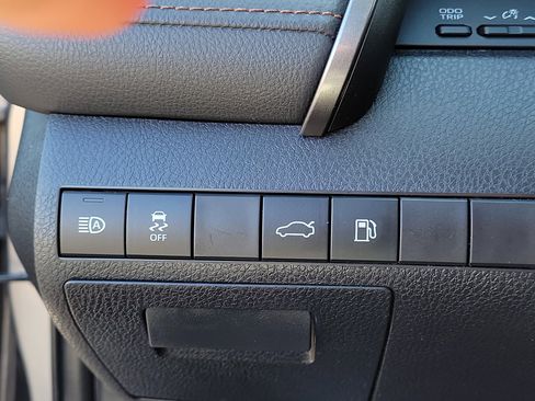 Used 2018 Toyota Camry LE image 29