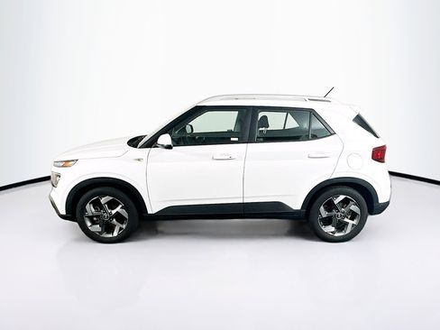 Used 2025 Hyundai Venue SEL FWD image 4