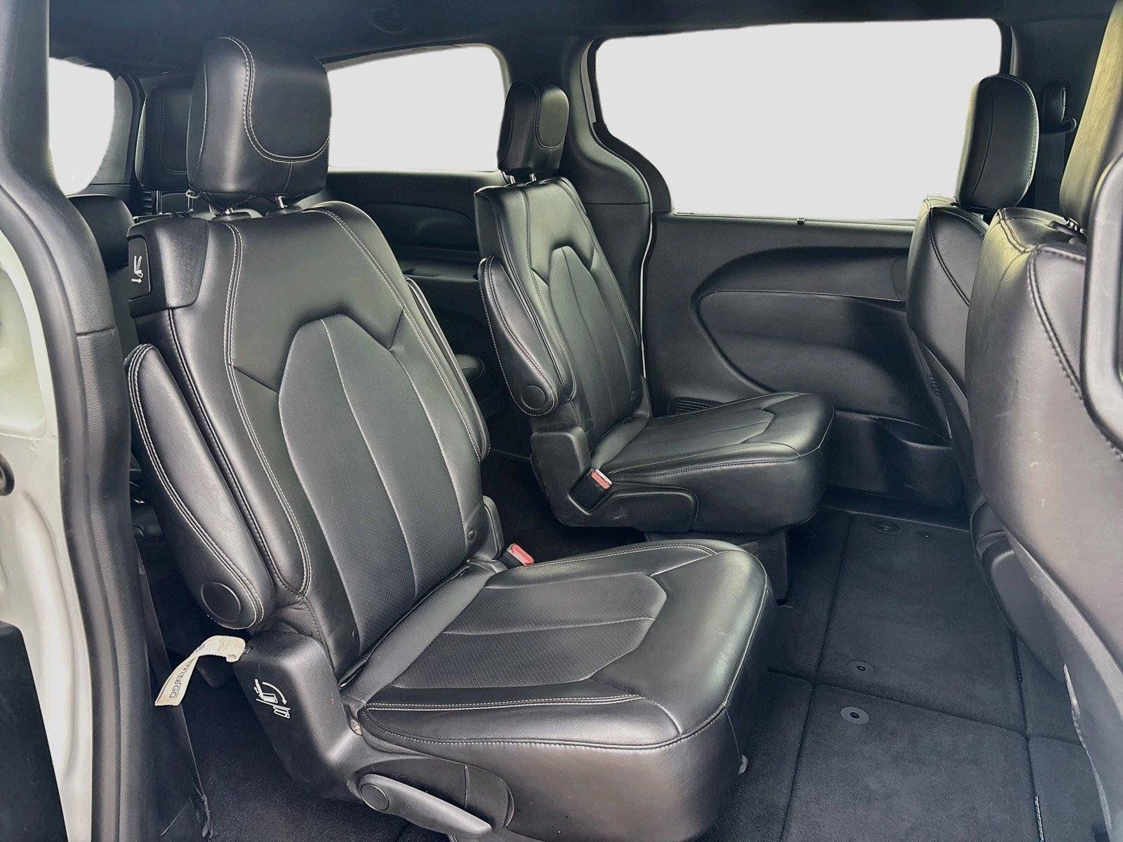 Certified 2025 Chrysler Pacifica Select FWD image 27