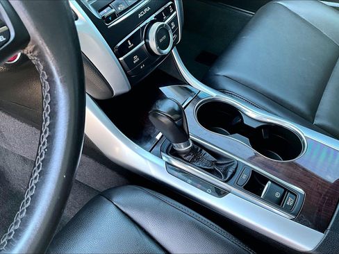 Used 2016 Acura TLX FWD image 13