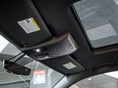 Used 2021 Volkswagen Atlas Cross Sport SE image 24