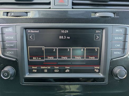 Used 2017 Volkswagen GTI SE image 22