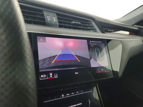 Used 2022 Audi e-tron S Premium Plus image 28