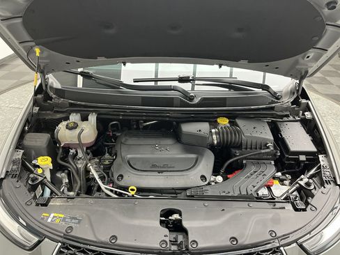Used 2025 Chrysler Pacifica Select image 27