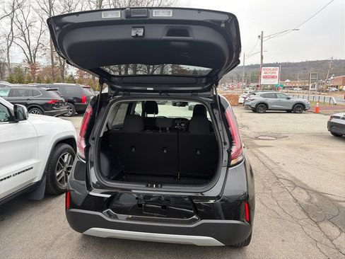 Used 2023 Kia Soul LX w/ LX Technology Package image 10
