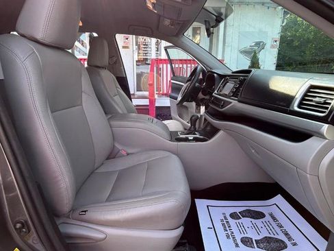 Used 2014 Toyota Highlander LE image 26