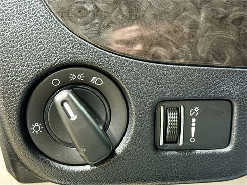 Used 2019 Dodge Grand Caravan SE image 9