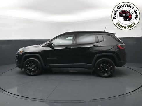 Used 2026 Jeep Compass Latitude AWD/4WD image 3