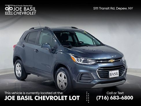 Used 2021 Chevrolet Trax LT AWD/4WD image 1