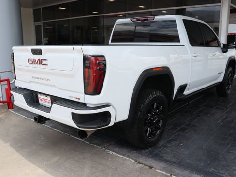 Used 2024 GMC Sierra 2500 AT4 w/ AT4 Premium Plus Package AWD/4WD image 7