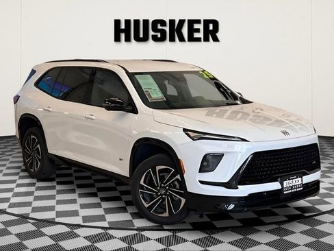 Used 2025 Buick Enclave Sport Touring image 1