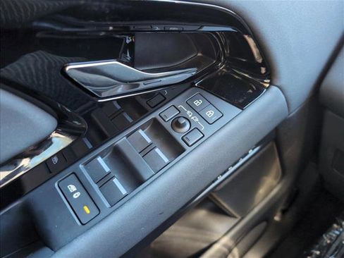 Used 2024 Land Rover Range Rover Evoque S image 16