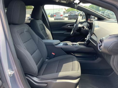 Used 2025 Chevrolet Equinox EV LT w/ LPO, All-Weather Mat Package FWD image 51