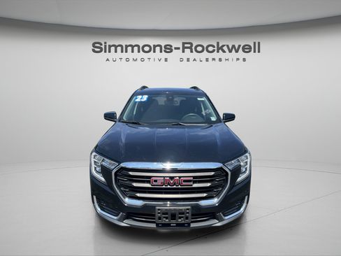 Used 2023 GMC Terrain SLE w/ Driver Convenience Package AWD/4WD image 8
