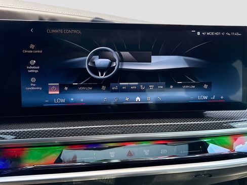 Used 2023 BMW i7 xDrive60 image 33