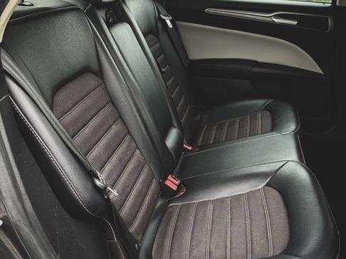 Used 2018 Ford Fusion SE w/ Fusion SE Technology Package FWD image 29