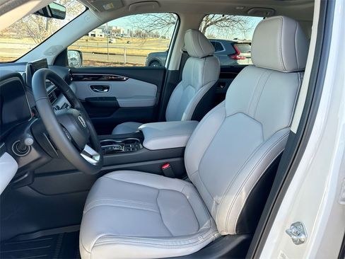 New 2025 Honda Pilot Touring image 11
