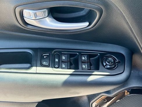 Used 2023 Jeep Renegade Altitude AWD/4WD image 19