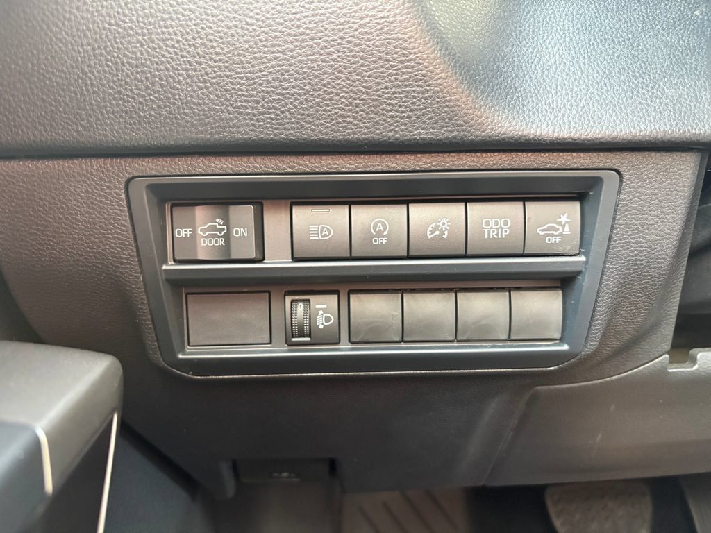 Used 2026 Toyota Tundra SR5 w/ SR5 Convenience Package AWD/4WD image 22