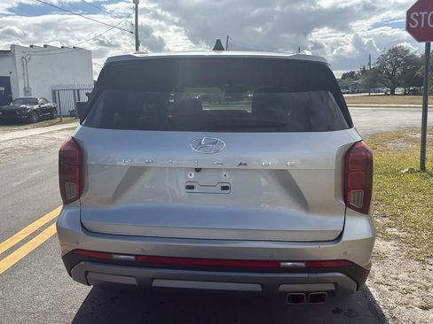 Used 2024 Hyundai Palisade SEL w/ Premium Package FWD image 4