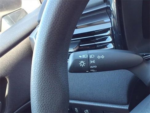 Used 2025 Toyota Camry Hybrid image 23