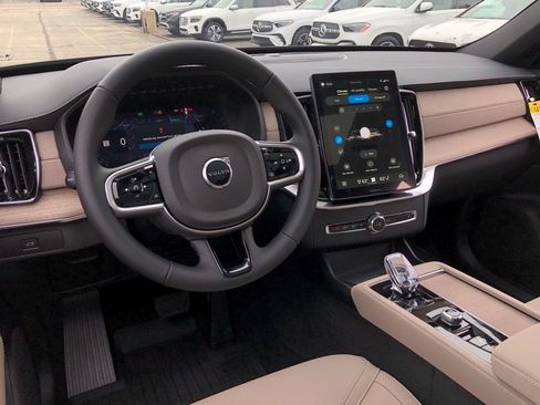 New 2026 Volvo XC90 B6 Plus w/ Protection Package Premier image 16