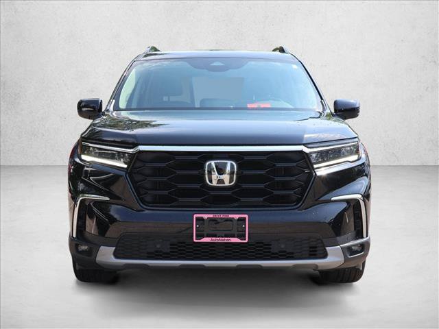 Used 2025 Honda Pilot Touring image 2