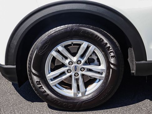 Used 2021 Ford Explorer XLT w/ Equipment Group 202A AWD/4WD image 9