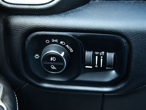 Used 2024 RAM 2500 Laramie image 38