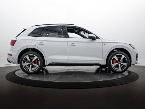 Certified 2024 Audi Q5 2.0T Premium Plus AWD/4WD image 3