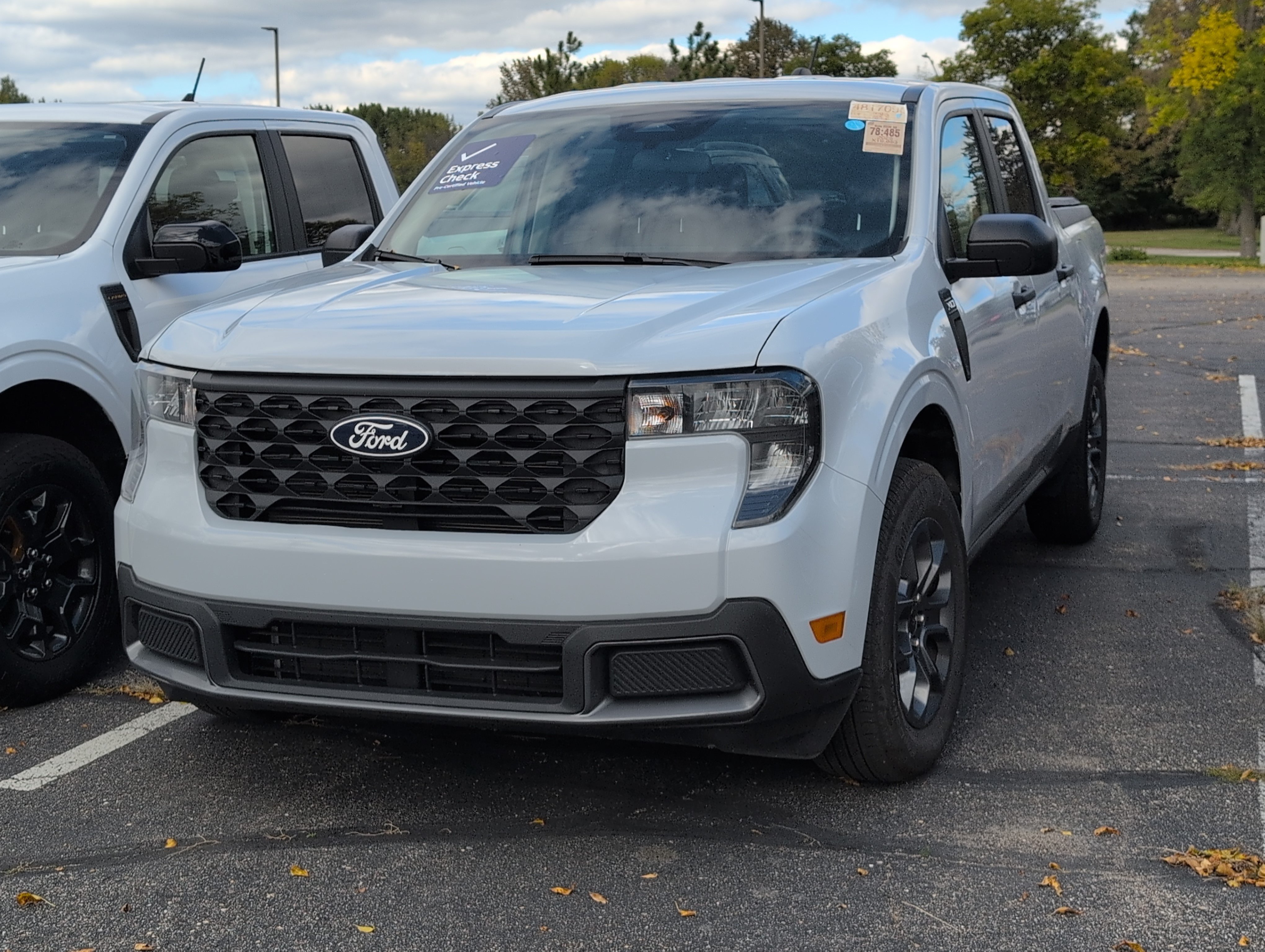 Used 2025 Ford Maverick XLT w/ Equipment Group 301A AWD/4WD image 2