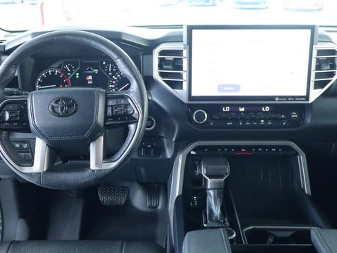 Used 2022 Toyota Tundra SR5 w/ SR5 Premium Package RWD image 17